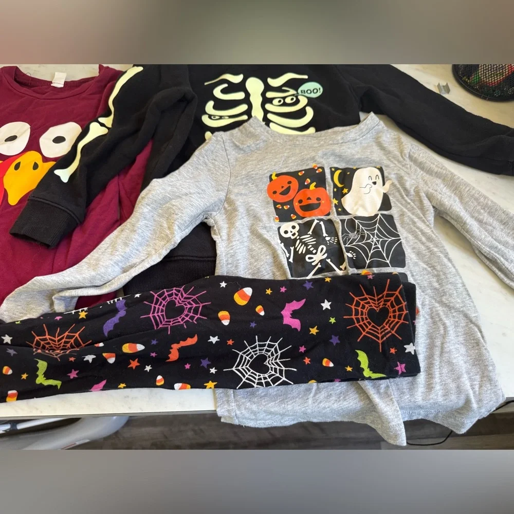Halloween bundle Orange Skull Kids Pajamas 5T and 4T - Picture 2 of 3